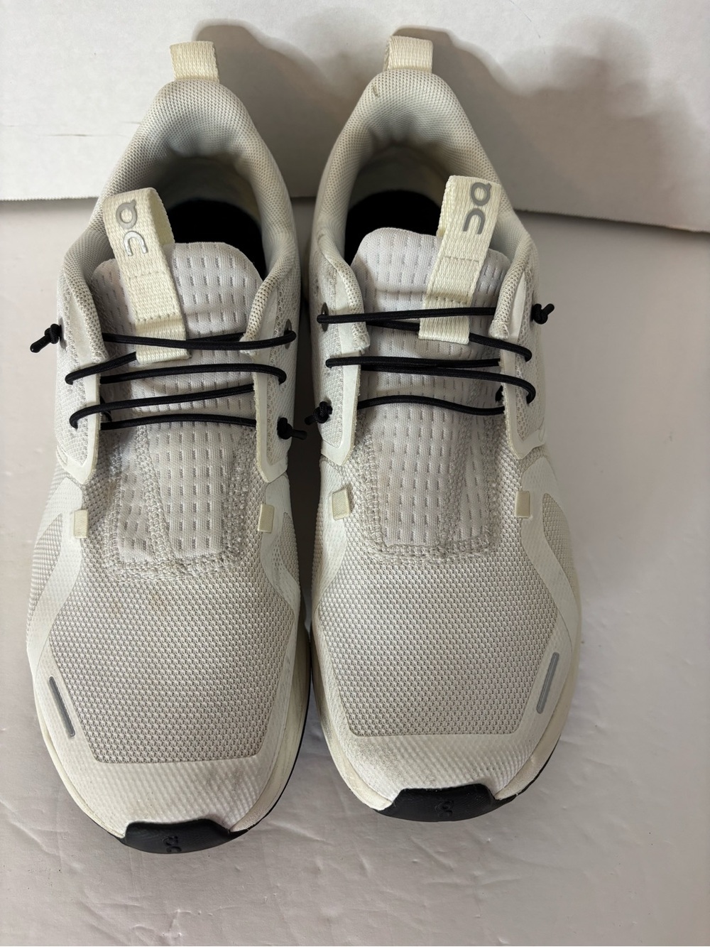 On Cloud Sky Youth/Womens Sneakers in Cream and Black